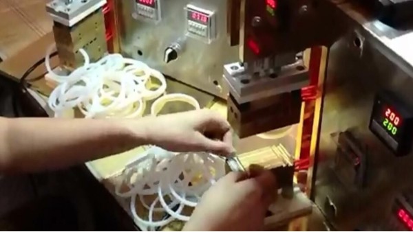 粘硅胶用什么胶水，赢咖4胶水值得一试